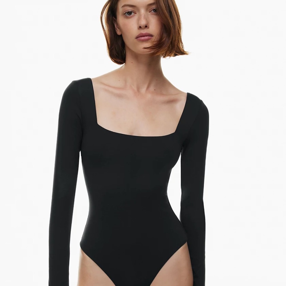 Aritzia BABATON CONTOUR
LONGSLEEVE